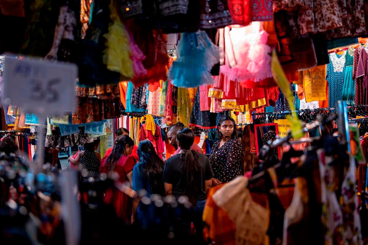 Gambar Hiasan Sahaja: Deepavali Bazaar - BERNAMA