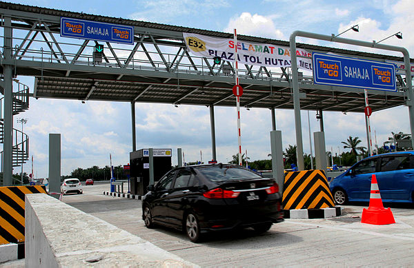 The Teluk Intan toll plaza of the West Coast Expressway on June 2, 2019. — Bernama