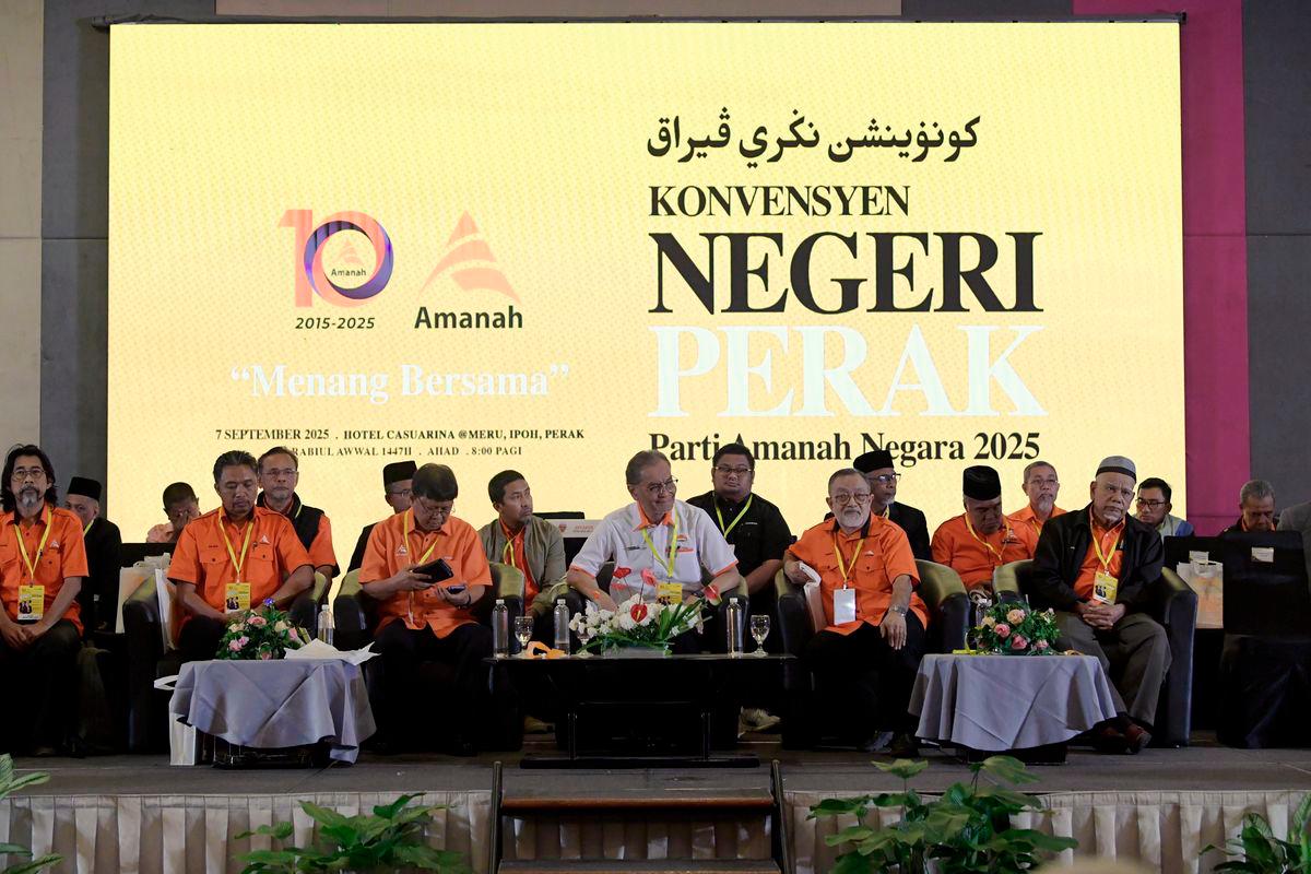 Naib Presiden Amanah Datuk Seri Dr Dzulkefly Ahmad (tengah) hadir pada Perasmian Konvensyen Negeri Perak Parti Amanah Negara 2025 hari ini. - BERNAMA