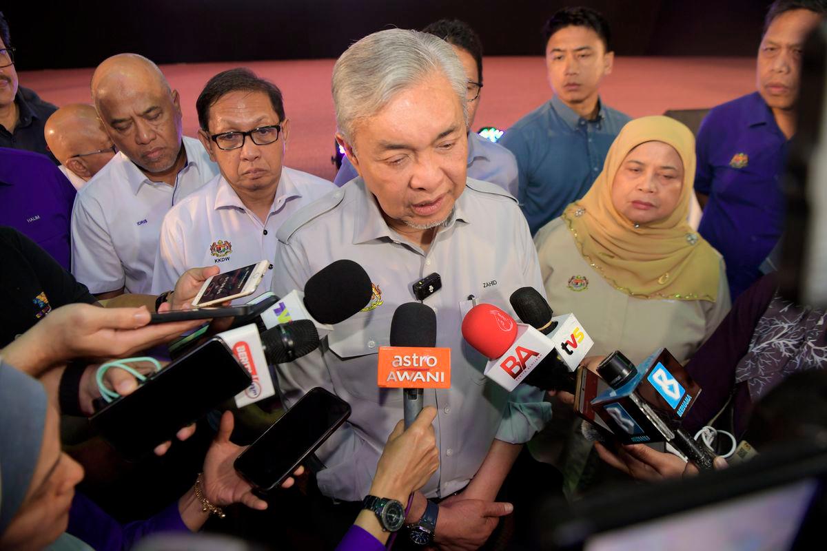 Deputy Prime Minister Datuk Seri Dr Ahmad Zahid Hamidi, who is also the Rural and Regional Development Minister, speaking to the media during the launch of the Perak State KEMAS Santunan Desa Programme with JPKK and the KEMAS Community at Dewan Besar Bandar Baru Felcra Seberang Perak here today. - BERNAMA