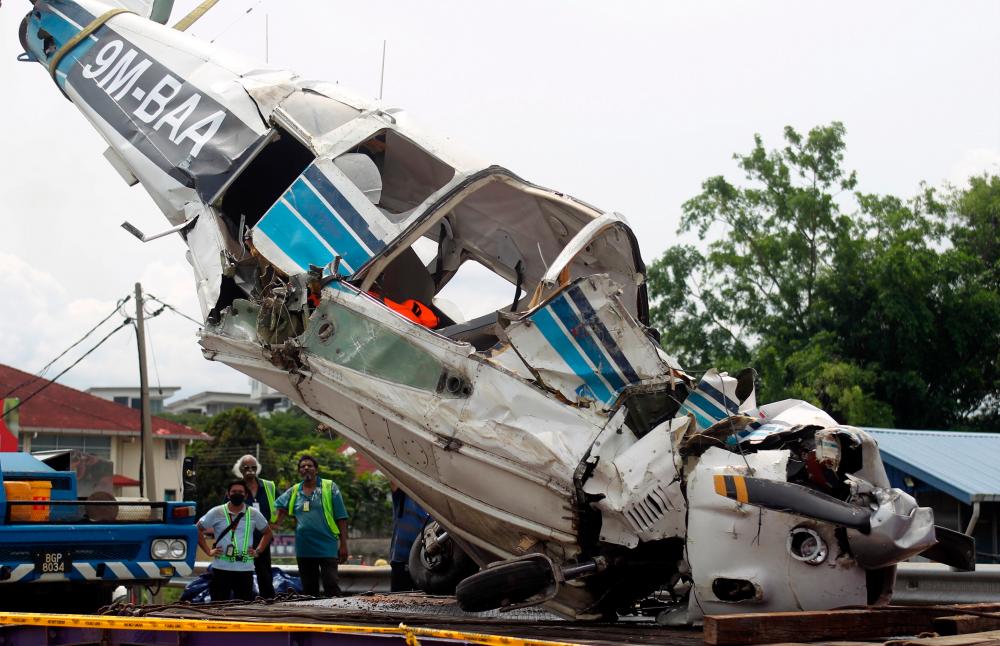 IPOH, 2 August --- The wreckage of a light aircraft that crashed in Jalan Dr Nazrin Shah, Sungai Rokam Medan Gopeng. BERNAMAPIX