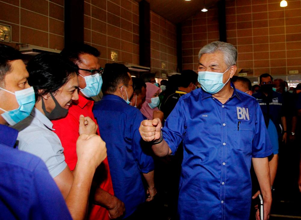 Umno president Datuk Seri Dr Ahmad Zahid Hamidi arrives at the launch of BN’s machinery for the Slim state seat by-election at Dewan Feldajaya, Trolak today. - Bernama