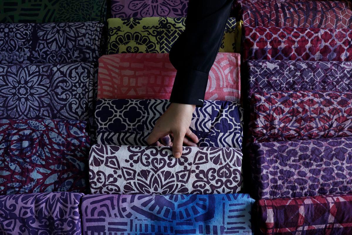 Gambar Hiasan sahaja: Batik tanah liat yang telah dihasilkan di Kraftangan Perak.