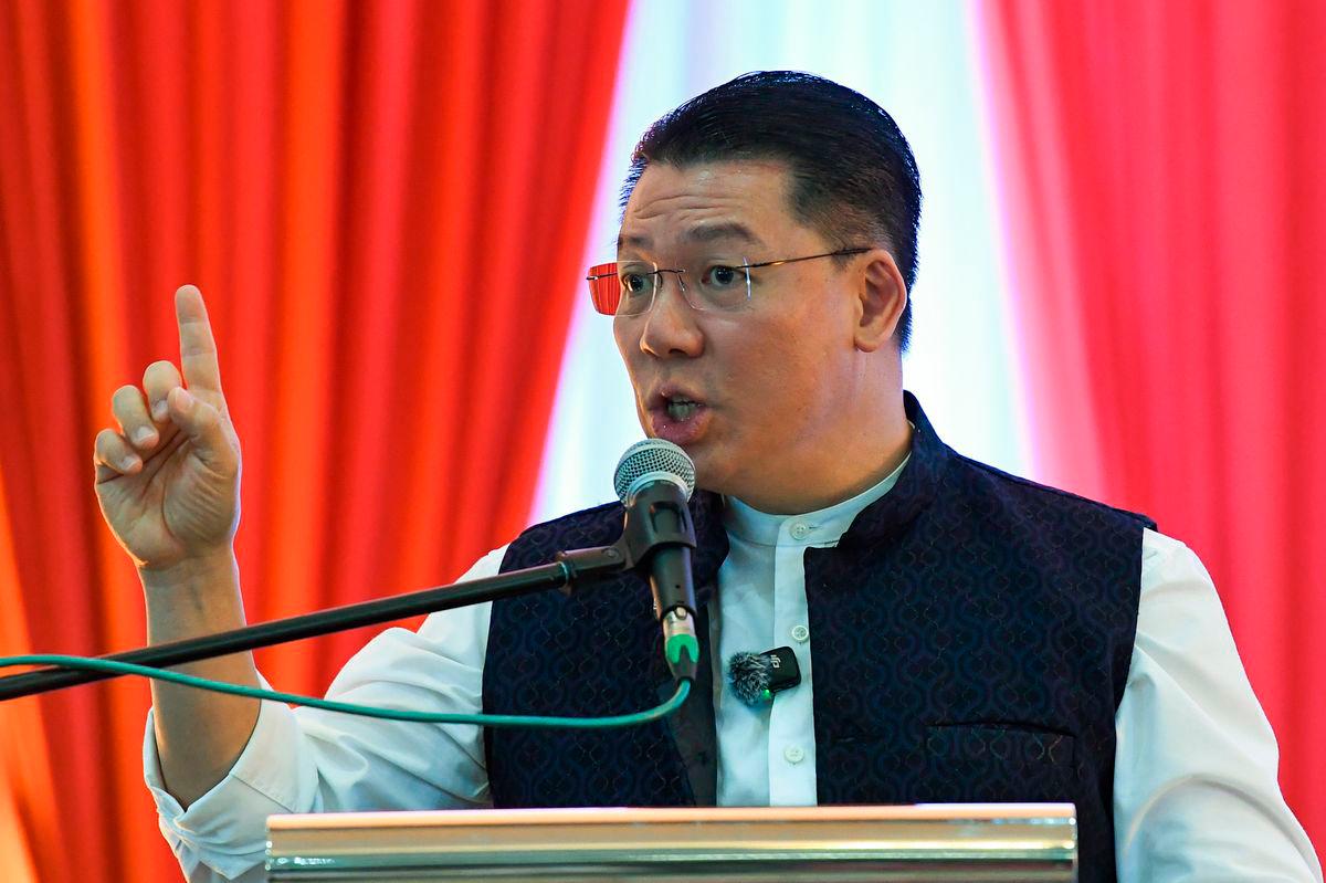 Menteri Perumahan dan Kerajaan Tempatan Nga Kor Ming berucap pada program sumbangan Kasih MADANI sempena Deepavali 2025 di sini hari ini -fotoBERNAMA