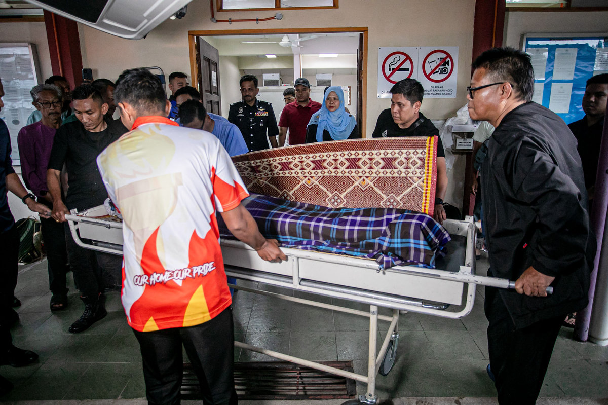The bodies of the Universiti Pendidikan Sultan Idris (UPSI) students were transported back to their hometowns in Terengganu by UPSI and Universiti Utara Malaysia (UUM) hearses, accompanied by police vehicles. - BERNAMApix