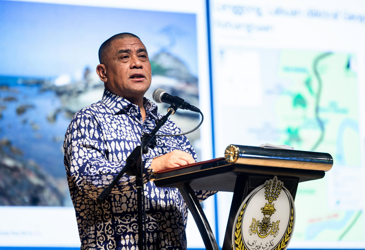Perak Menteri Besar, Datuk Seri Saarani Mohamad, delivered a speech during the Dinner Event held in conjunction with the Evaluation Session for Aspiring Lenggong as a UNESCO Global Geopark (UGGp) World Heritage Site, at the MARA Higher Skills College last night. - BERNAMA