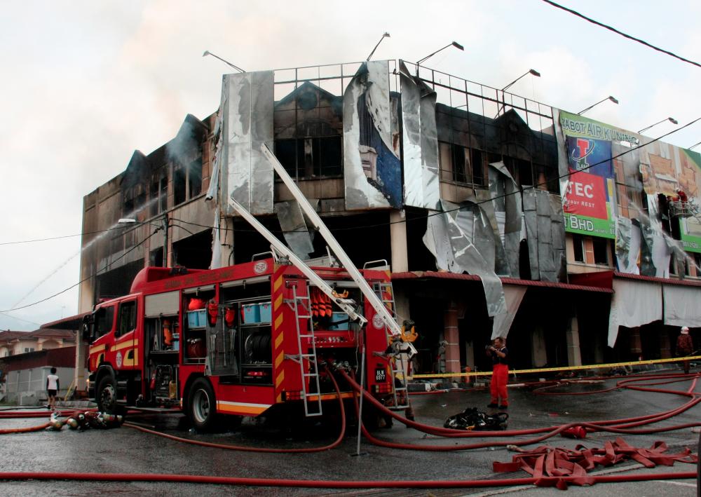 Scene of the fire at Taman Kuning Permai, Jalan Air Kuning, Taiping on May 30, 2019. — Bernama