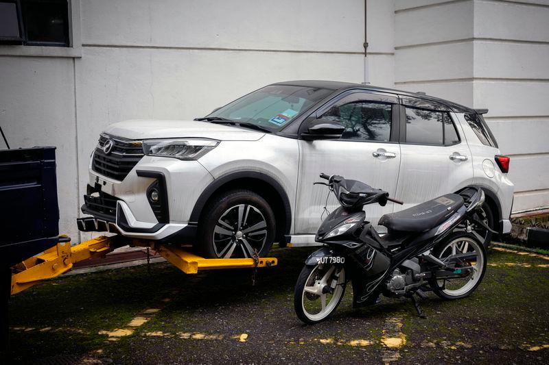 Perodua Ativa yang dipandu Mohd Nazri - fotoBERNAMA