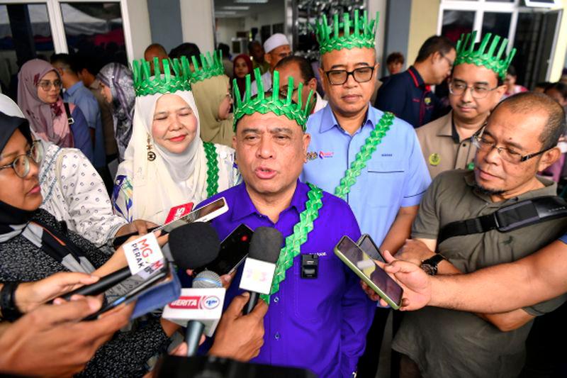 Menteri Besar Datuk Seri Saarani Mohamad bercakap pada media pada Program Gerakan Koperasi Santuni Masyarakat Orang Asal Negeri Perak anjuran Suruhanjaya Koperasi Malaysia di Jabatan Kemajuan Orang Asli JAKOA hari ini. - fotoBERNAMA