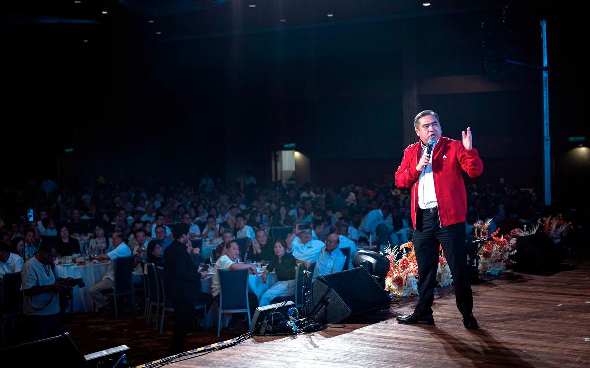 Transport Minister and DAP Secretary-General Anthony Loke Siew Fook delivered a speech at the Perak DAP Dinner at the Ipoh Convention Centre tonight. – BERNAMA
