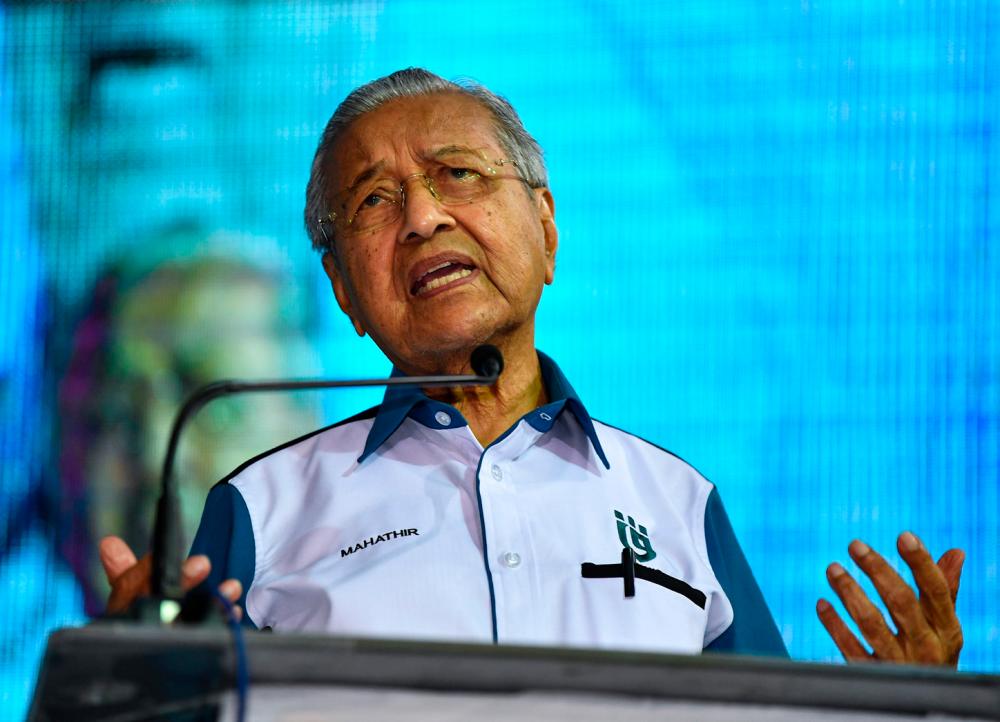 IPOH, 27 August -- Chairman of the Pejuang Tanah Air Party (Pejuang) Tun Dr Mahathir Mohamad spoke at the Sayang Bangsa Tour Program at Jalan Pasir Puteh last night. BERNAMAPIX