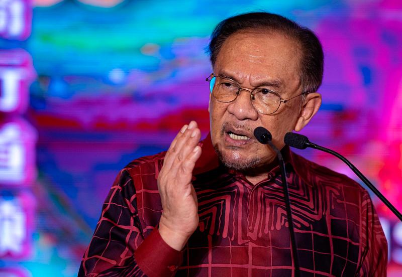 Perdana Menteri Datuk Seri Anwar Ibrahim berucap pada sambutan Tahun Baharu Cina anjuran Dewan Perniagaan dan Perindustrian Cina Perak (PCCCI). FotoBernama