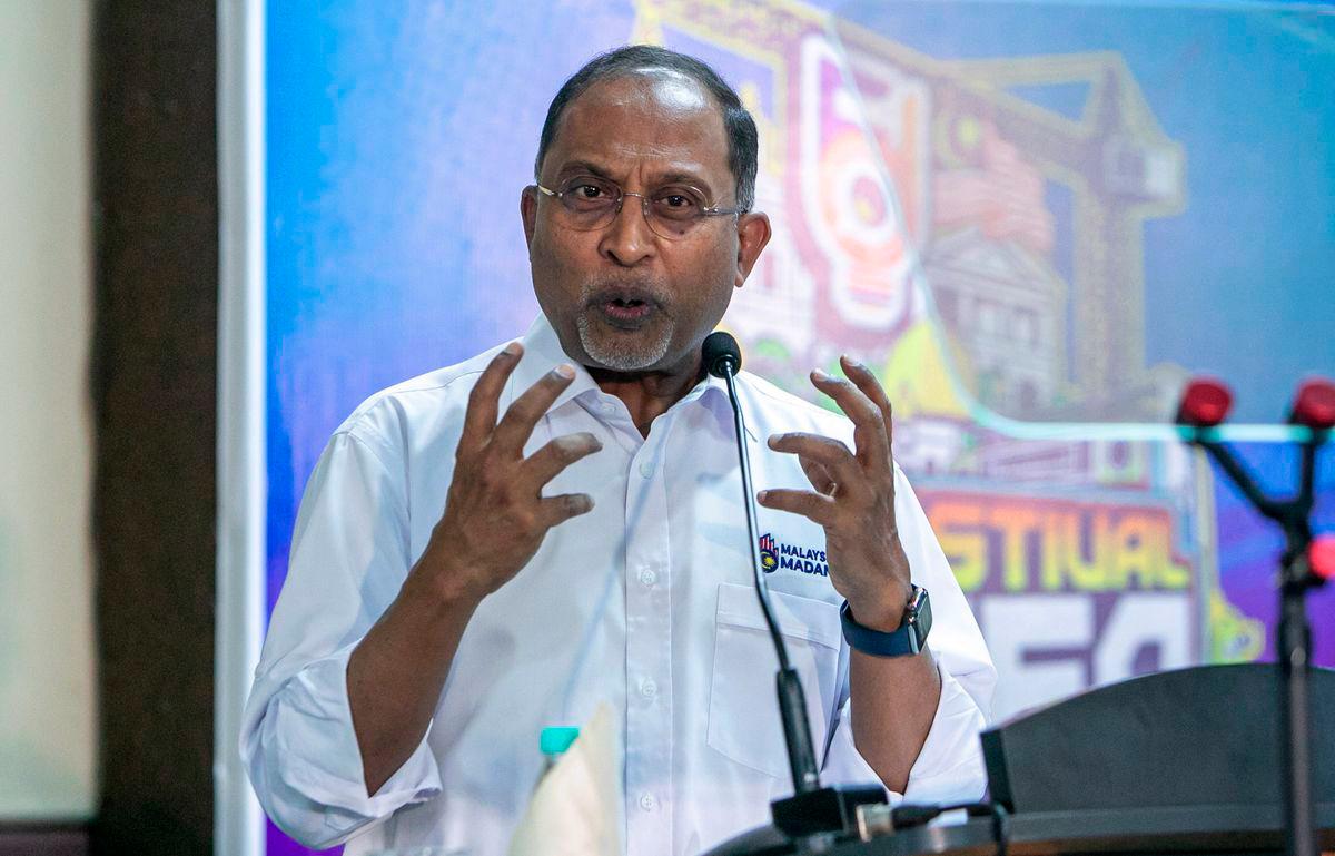 Menteri Pengajian Tinggi Datuk Seri Dr Zambry Abd Kadir berucap pada Majlis Peluncuran Festival Idea Peringkat Negeri (FOI @ NEGERI) dan Festival Idea Negeri Perak (FOI@PERAK) TAHUN 2025 di Universiti Teknologi Mara (UiTM) Cawangan Perak Kampus Seri Iskandar di sini hari ini. - BERNAMA