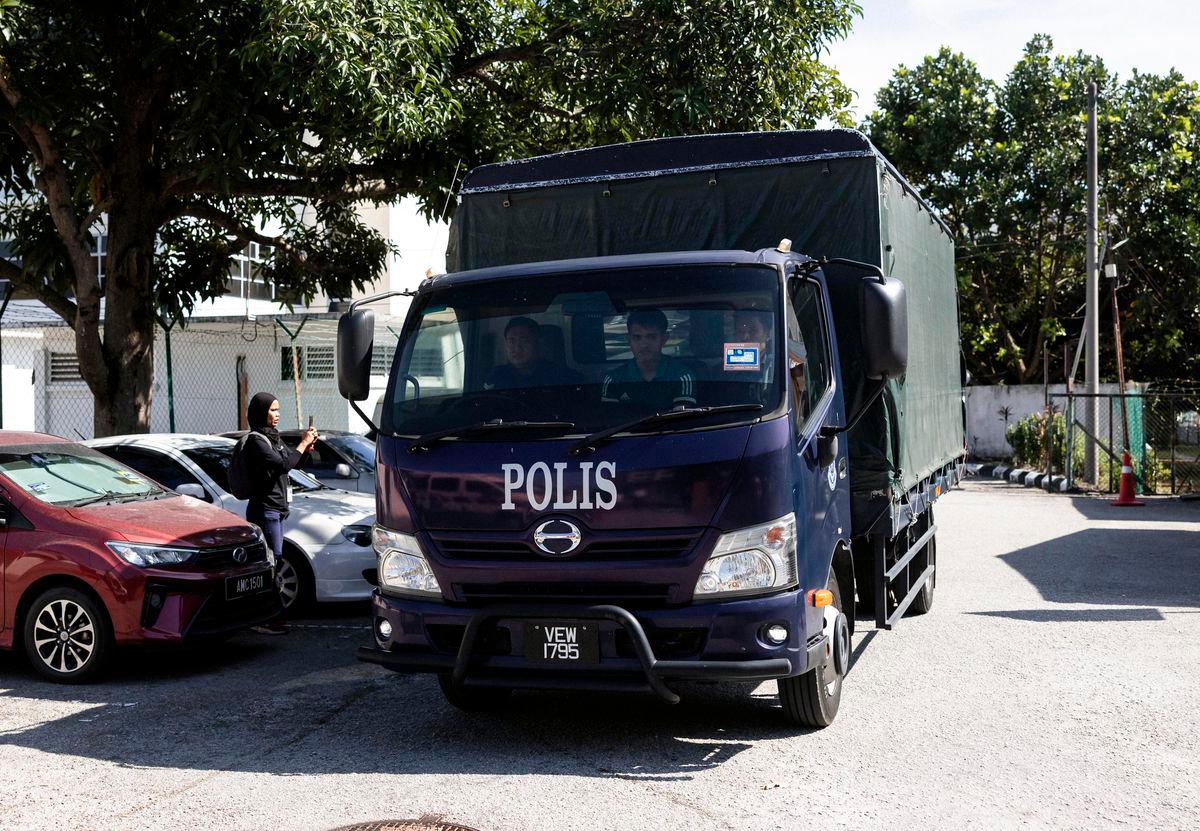 Kenderaan yang membawa jenazah mangsa kemalangan maut melibatkan pelajar Universiti Pendidikan Sultan Idris (UPSI) di Gerik pagi tadi tiba di Jabatan Forensik Hospital Raja Permaisuri Bainun.