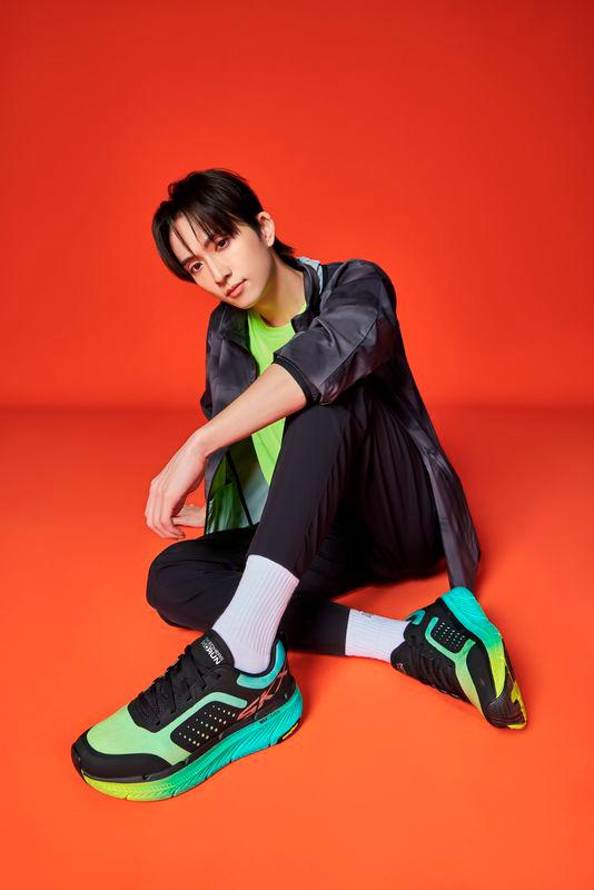 $!Brand ambassador Qiu Feng Ze modelling Max Cushioning Premier 2.0 for the Skechers GOrun Collection.