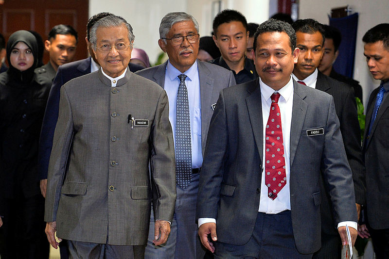 Prime Minister Tun Dr Mahathir Mohamad with Governance, Integrity and Anti-Corruption Centre (GIACC) director-general Tan Sri Abu Kassim Mohamed (C), and Malaysian Institute of Integrity (Integriti) acting president and chief executive officer Dr Ahmad Fadzli Ahmad Tajuddin (R), arrive for the launch of the 2019-2023 National Anti-Corruption Plan (NACP), on Jan 29, 2019. — Bernama
