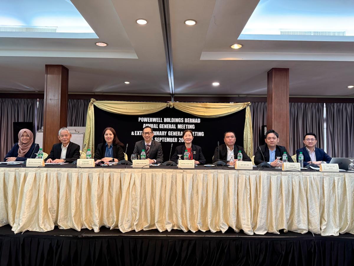 From left: Selma Enolil Mustapha Khalil, Independent Non-Executive Director; Dr Tou Teck Yong, Senior Independent Non-Executive Director; Company Secretary; Tang Yuen Kin, Independent Non-Executive Chairman; Wong Yoke Yen, Managing Director; Soh Wei Wei, Executive Director; Chong Guang Wei, Non-Independent Non-Executive Director; Tan Yee Sin, Chief Financial Officer.