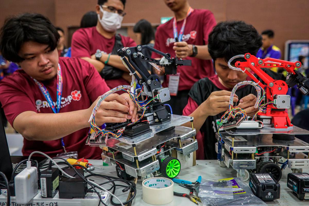Participants of the RoboCup Malaysia Open 2025 at UniMAP Pauh Putra today. - BERNAMA