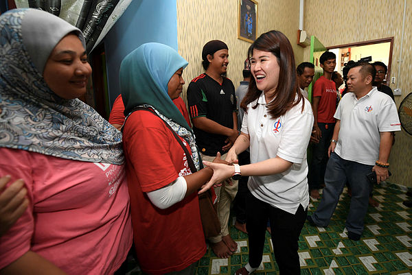 Sandakan by-election candidate Vivian Wong Shir Yee (DAP) meets with residents of Taman Harmoni PPR during a community programme. — Bernama