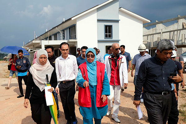 Housing and Local Government Minister Zuraida Kamaruddin visits the PR1MA housing project construction site in Seremban on April 7, 2019. — Bernama