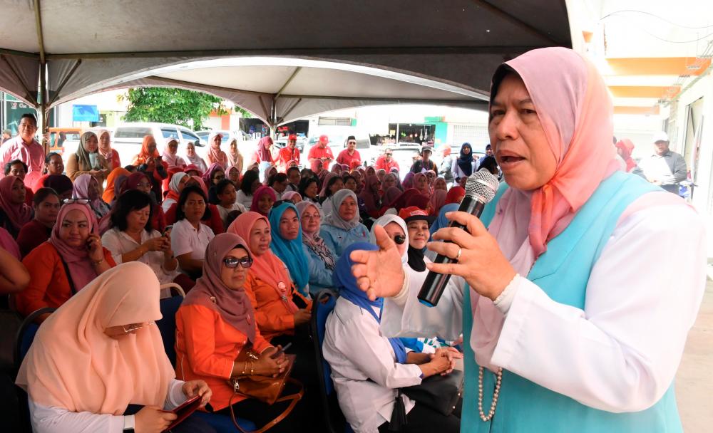 PH Wanita chief and PKR vice-president Zuraida Kamaruddin speaks during the launch of the PH election machinery for the Kimanis by-election here on Jan 4, 2020. - Bernama