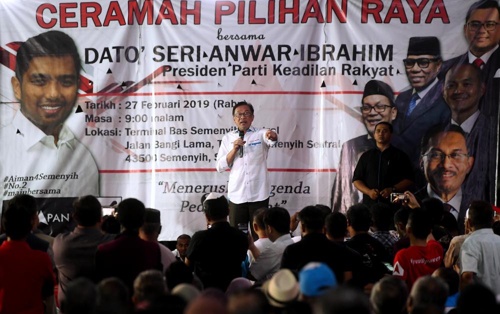 Parti Keadilan Rakyat (PKR) president, Datuk Seri Anwar Ibrahim delivers his speech at the N24 Semenyih State Legislative Assembly (PRK) in conjunction with the by-election which will take place on March 2 at Semenyih Central Terminal, on Feb 27, 2019. — Bernama