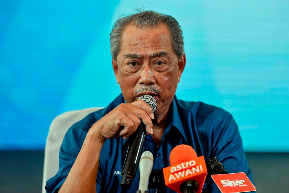 PAGOH, March 9 - Pagoh Member of Parliament Tan Sri Muhyiddin Yasin during a press conference at the White Space (TVWS) TV Service Placement Launching Ceremony in Lenga, Pagoh today. BERNAMAPIX