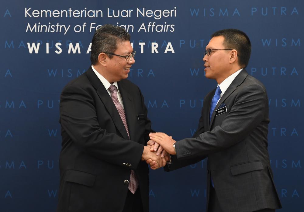 Foreign Affairs Minister Datuk Saifuddin Abdullah shakes hands with the new secretary-general of the Foreign Ministry, Datuk Seri Shahrul Ikram Yaakob (R) at the Ministry of Foreign Affairs, on Jan 3, 2019. — Bernama