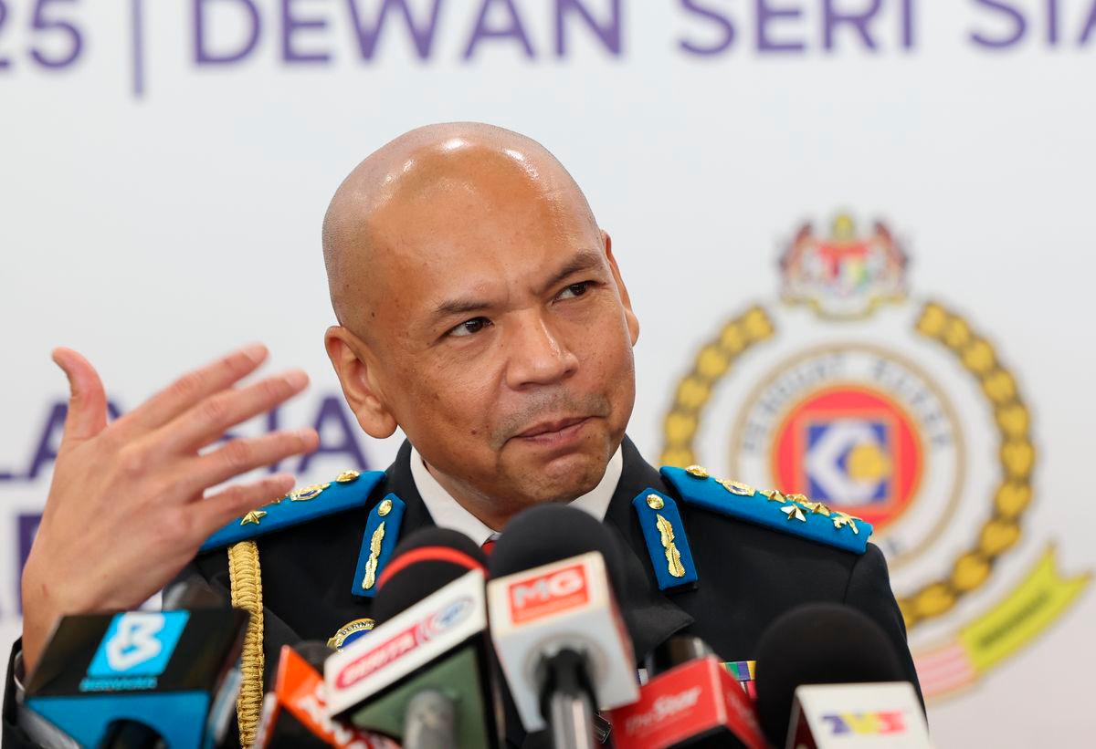 Menteri Perdagangan Dalam Negeri dan Kos Sara Hidup (KPDN) Datuk Armizan Mohd Ali bercakap pada sidang media pada Majlis Apresiasi Rakan Strategik Penguatkuasaan Sempena Sambutan Hari Penguat Kuasa KPDN Ke-53 di Dewan Sri Siantan Perbadanan Putrajaya Presint 3 hari ini- BERNAMA