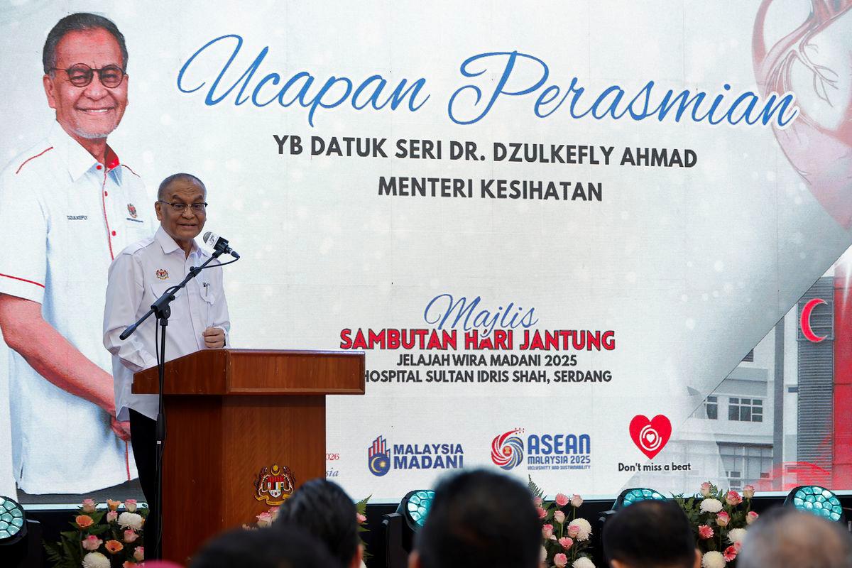 Menteri Kesihatan Datuk Seri Dr Dzulkefly Ahmad menyampaikan ucapan pada Majlis Sambutan Hari Jantung Jelajah Wira MADANI 2025 di Hospital Sultan Idris Shah (HSIS) hari ini. - fotoBERNAMA