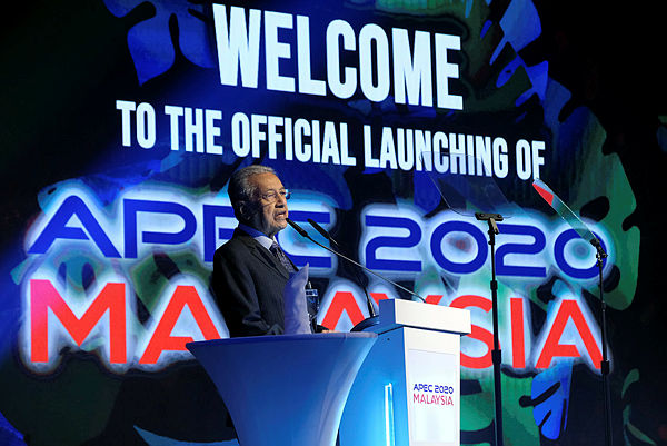 Prime Minister Tun Dr Mahathir Mohamad giving a speech at the launch of Apec 2020 in Cyberview Lodge Resort, Cyberjaya — Bernama