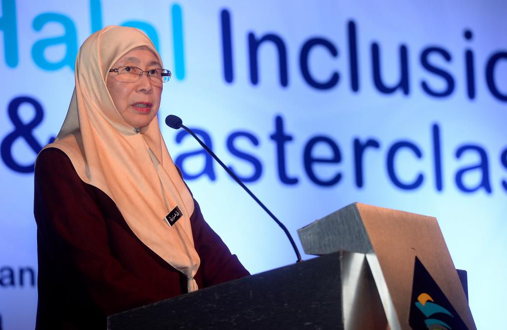 Deputy Prime Minister Datuk Seri Dr Wan Azizah Wan Ismail delivering a speech during the Malaysian Halal Inclusion Roundtable at Putrajaya International Convention Centre (PICC) on Nov 5, 2019. — Bernama