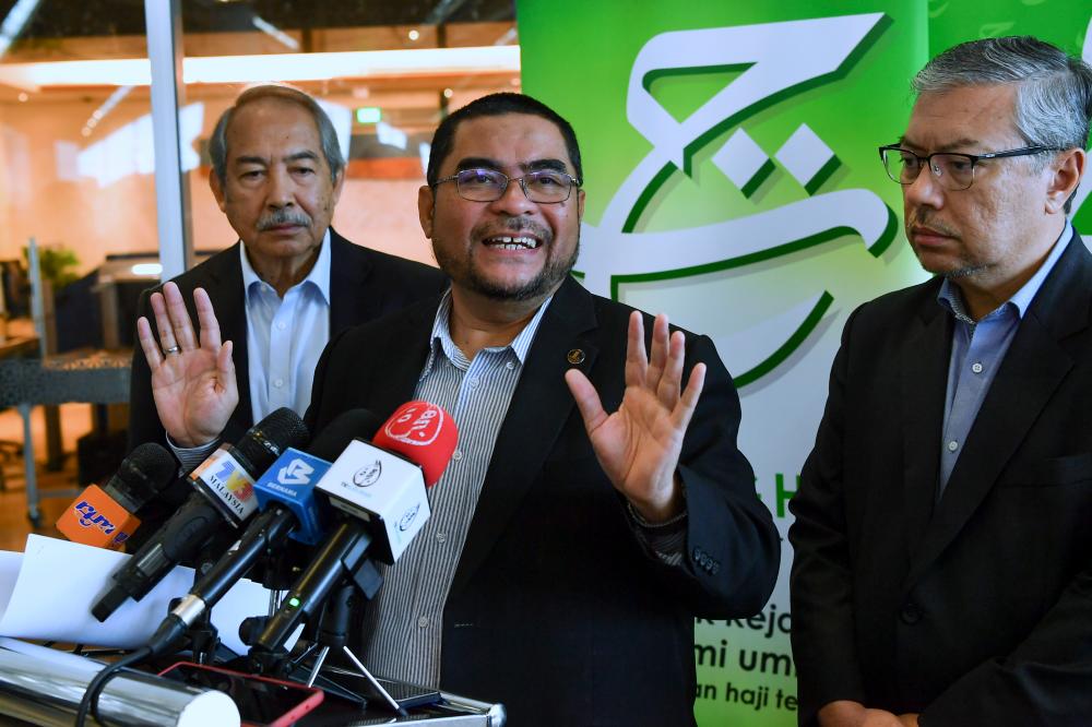 Minister in the Prime Minister’s Department Datuk Seri Dr Mujahid Yusof Rawa announces that Malaysia’s official haj quota rose to 31,600 compared with 30,200, at a press conference at KLIA shortly after arriving from Saudi Arabia today. - Bernama