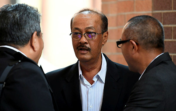 The 13th witness of the RCI into the Wang Kelian camps and graves, former Perlis deputy police chief ACP (B) Md Zukir Md Isa, before he testified in the public hearing session on April 24, 2019. — Bernama