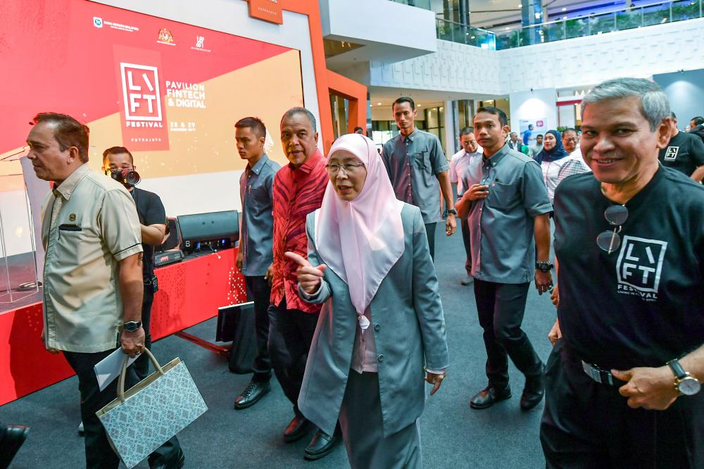 Deputy Prime Minister Datuk Seri Dr Wan Azizah Wan Ismail arrives at the Putrajaya LIFT (Literacy in Financial Technology) Festival today. - Bernama