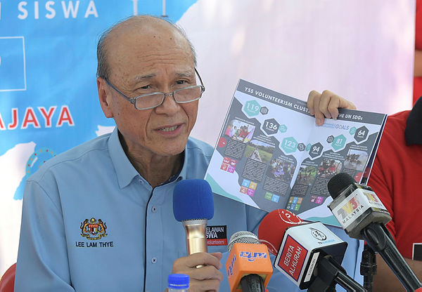 Government must tackle haze firmly: Lee Lam Thye