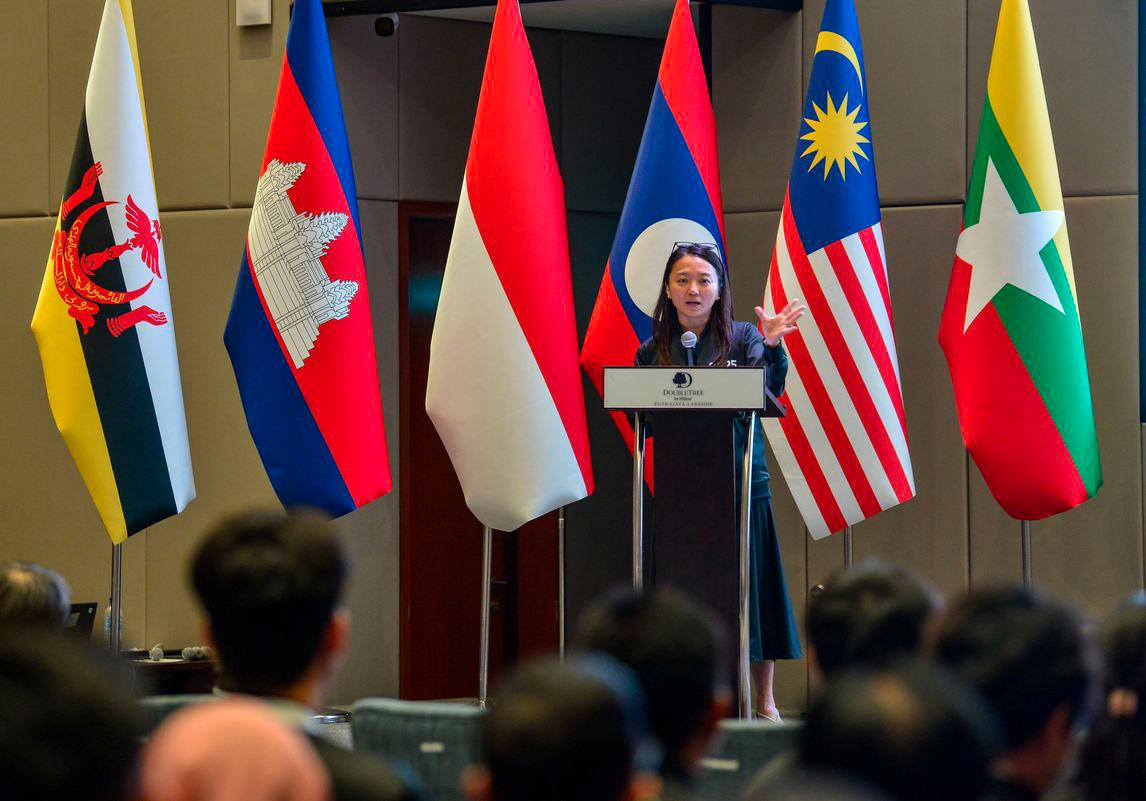Youth and Sports Minister Hannah Yeoh delivers her speech at the Closing Ceremony of the ASEAN COE for Sports Coaching–Coach Developer Programme 2025 held at the hotel today. - BERNAMAPIX