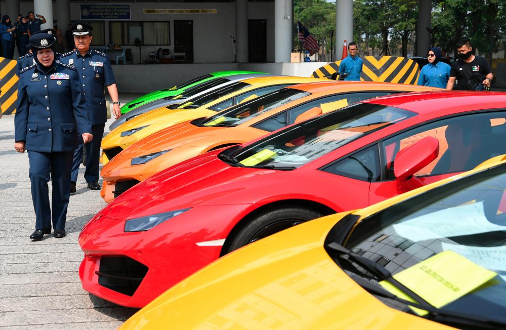Customs deputy director-general Datuk Azimah Abd Hamid inspects the six seized Lamborghini Huracan, after a press conference at the Royal Malaysian Customs Department in Sepang. - Bernama