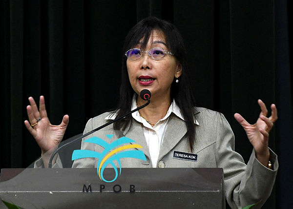 Primary Industries Minister Teresa Kok delivers a speech at a joint meeting of companies under the Cooking Oil Stabilization Scheme (COSS) at the Malaysian Palm Oil Board (MPOB) March 13, 2019. — Bernama