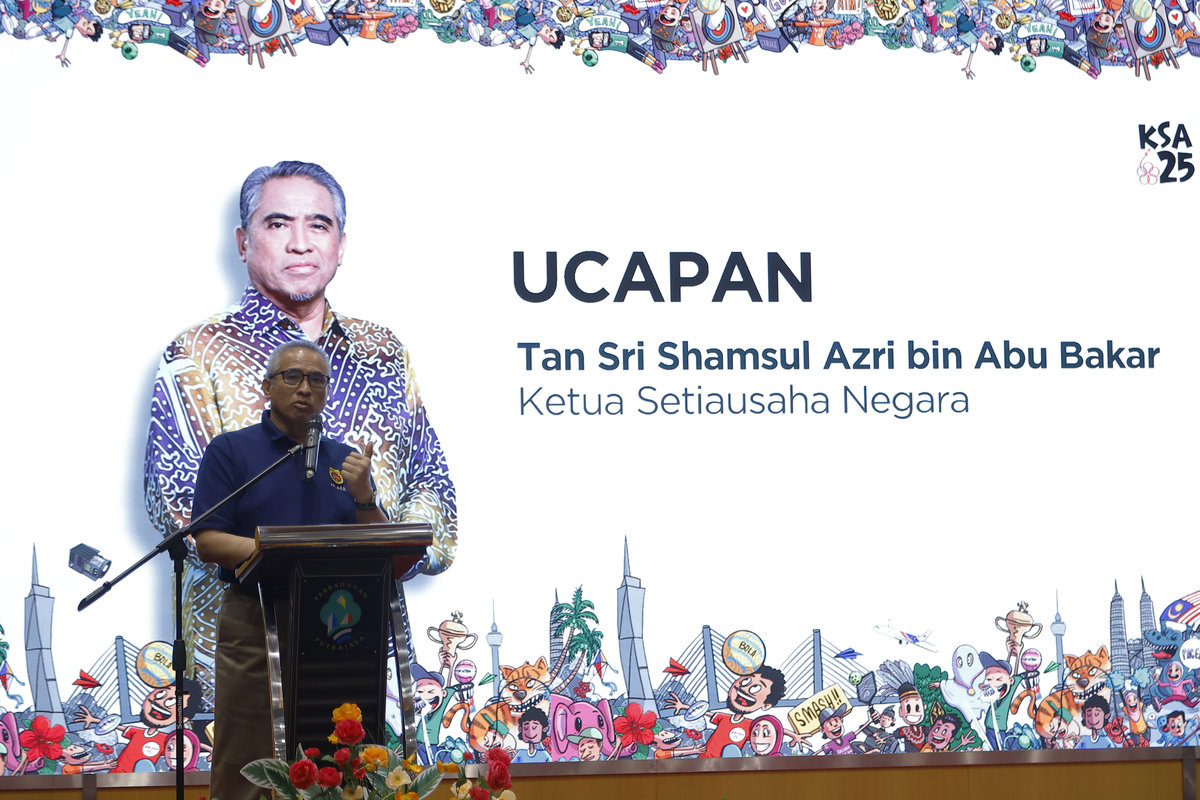 Ketua Setiausaha Negara, Tan Sri Shamsul Azri Abu Bakar menyampaikan ucapan pada perasmian Karnival Sukan Persatuan Bekas Pelajar MRSM Malaysia (ANSARA) 2025 hari ini. - BERNAMA