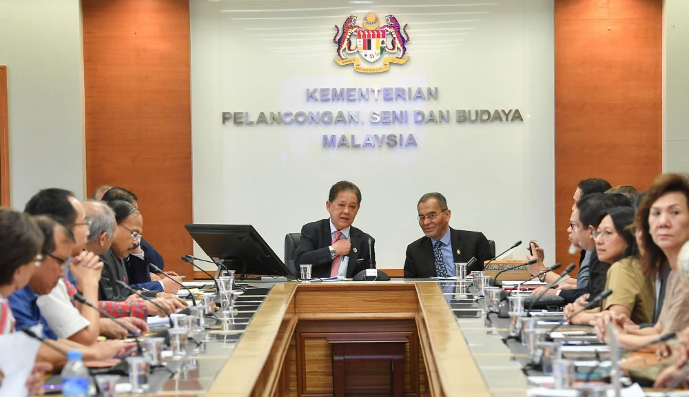 Tourism, Arts and Culture Minister Datuk Mohamaddin Ketapi and Health Minister Datuk Seri Dr Dzulkefly Ahmad chair the Exclusive Meeting and Briefing Session Issue 2019 Novel Coronavirus at the Ministry of Tourism, Arts and Culture today. — Bernama