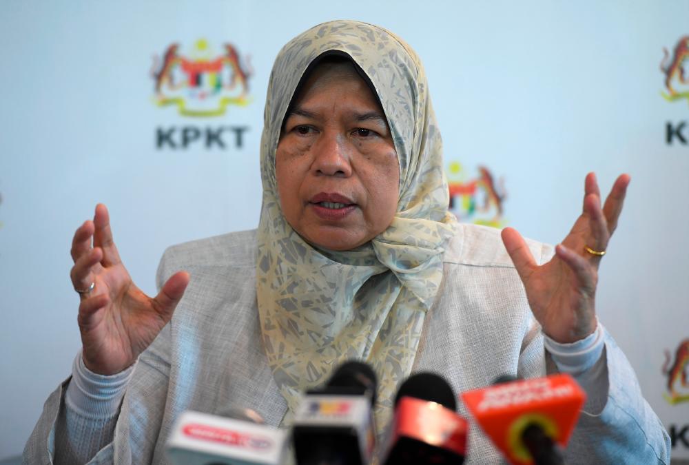 Minister of Housing and Local Government Zuraida Kamaruddin during a briefing on PR1MA housing and guidelines for special smoking areas in restaurants today. - Bernama