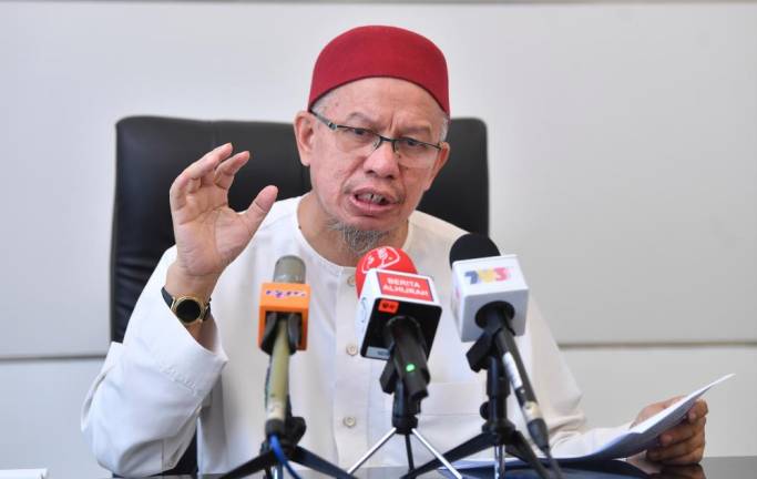 SOP on capacity expansion for prayers in mosques, surau tabled to cabinet today - Zulkifli
