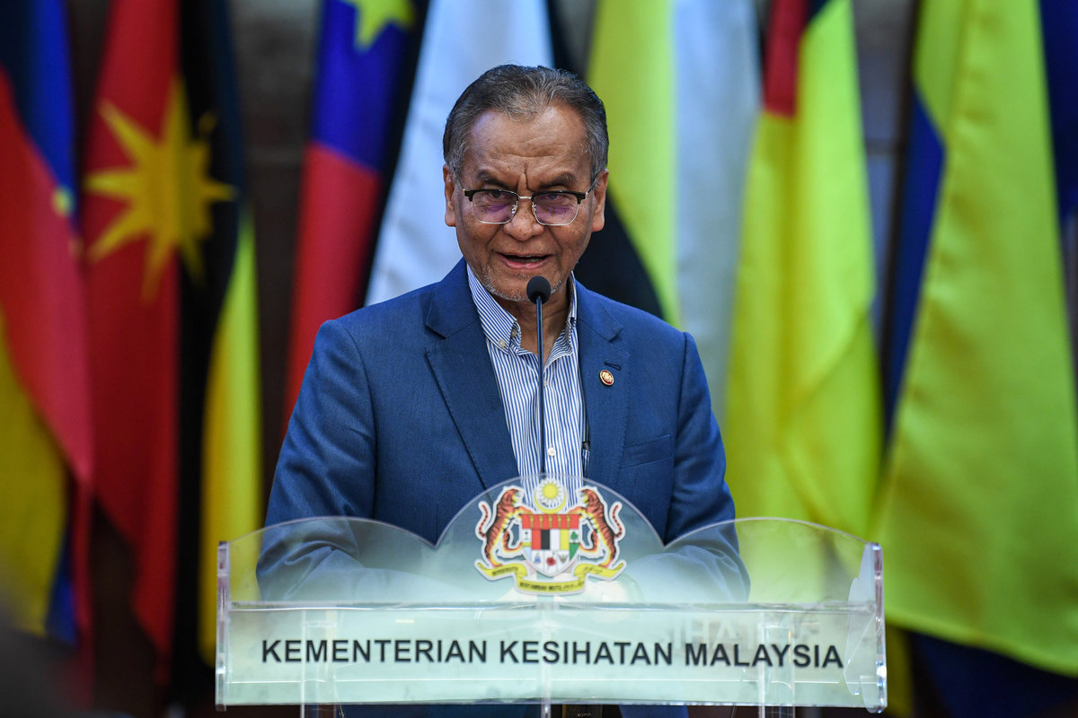 Menteri Kesihatan, Datuk Seri Dr Dzulkefly Ahmad menyampaikan ucapan pada majlis menandatangani Memorandum Persefahaman (MoU) kali ketiga antara Kementerian Kesihatan (KKM) dan IHH Healthcare Malaysia hari ini. - BERNAMA