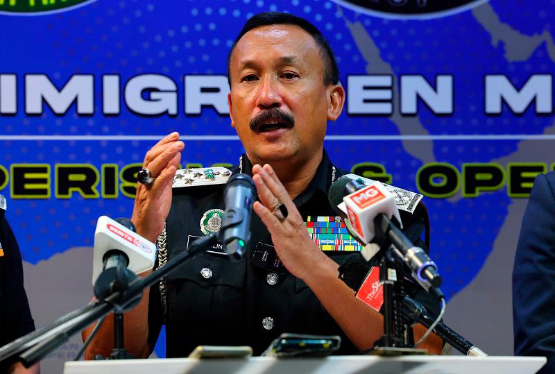 Ketua Pengarah Jabatan Imigresen, Datuk Ruslin Jusoh. - fotoBERNAMA