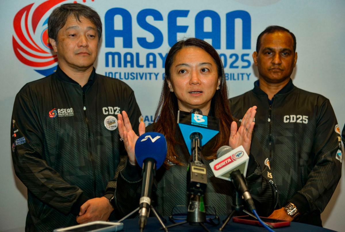 Menteri Belia dan Sukan Hannah Yeoh bercakap kepada media pada Majlis Penutupan Program Pembangunan Jurulatih–Pusat Kecemerlangan ASEAN untuk Kejurulatihan Sukan 2025 yang diadakan di hotel hari ini -fotoBERNAMA