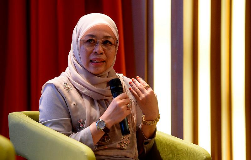 Pakar Perlembagaan Malaysia, Prof Madya Datuk Dr Shamrahayu Ab Aziz. - fotoBERNAMA