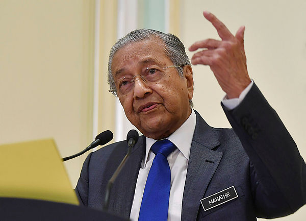 Prime Minister Tun Dr Mahathir Mohamad speaks at a press conference at Perdana Putra on April 5, 2019. — Bernama
