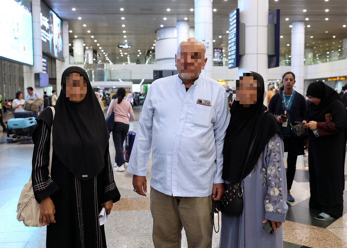 Three out of 49 elderly Malaysian haj pilgrims who were defrauded by a local haj agent, masterminded by a well-known religious scholar, safely returned to Malaysia via Turkish Airlines flight TK60. They were met at Kuala Lumpur International Airport (KLIA) Terminal 1 today. - BERNAMApix