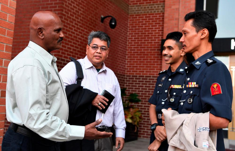 Witnesses in the RCI into the Wang Kelian human trafficking and mass graves, ASP Azizie Mohd (R), Mohd Mossadique Azni (R2) and DSP S. Sivanganam, during the testimony, on April 18, 2019. — Bernama